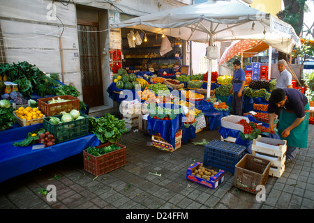 Istanbul Turchia Aria Aperta Bazaar di frutta e verdura in stallo Foto Stock