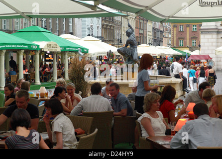 Poznan, Polonia, ripiene street cafe nel mercato vecchio (Stary Rynek) Foto Stock