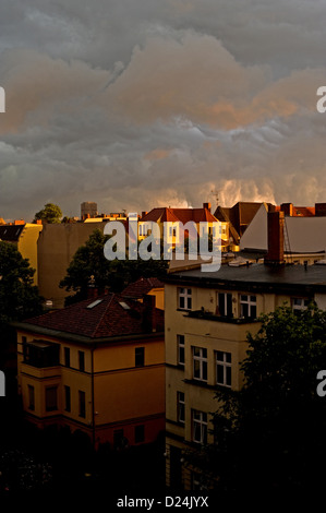 Berlino, Germania, nuvole temporalesche su Berlino Friedenau Foto Stock