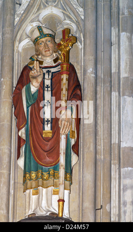 Salisbury Wiltshire, Inghilterra Saint statua Foto Stock