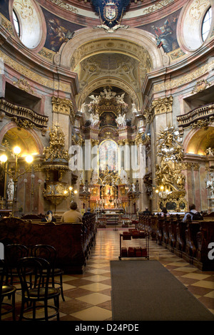 Vienna - interno barocco di st. Pietro Foto Stock