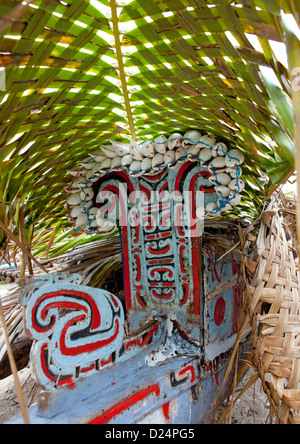 Kula canoa decorati con conchiglie, Trobriand, Papua Nuova Guinea Foto Stock