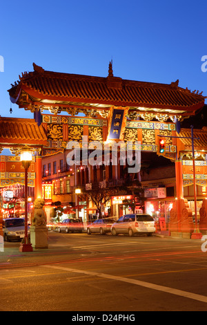 Gate di interesse armonioso in Canada la più antica Chinatown al crepuscolo-Victoria, British Columbia, Canada. Foto Stock