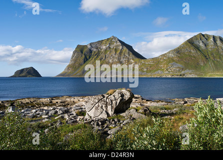 Spettacolari colline e montagne tra Vik e Uttakleiv, Lofoten, arctic Norvegia Foto Stock