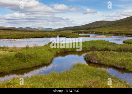 Fiume Muick vicino a Balmoral foto Foto Stock