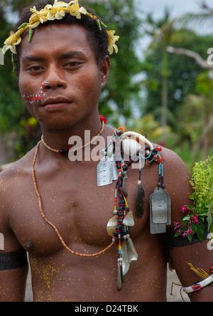 Maschio ballerino tribali nelle isole Trobriand, Papua Nuova Guinea Foto Stock