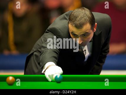 Londra, Regno Unito. Xiv gen, 2013. Terry Camilleri (Malta) in azione durante il Masters Snooker da Alexandra Palace. Foto Stock