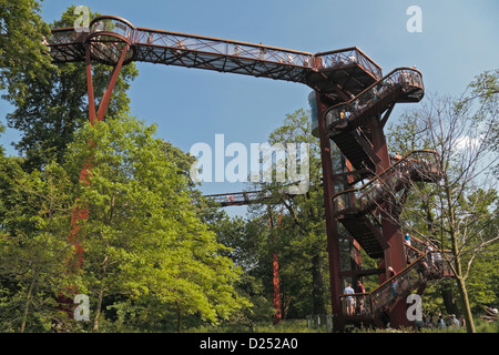 La struttura ad albero e Rhizotron Xstrata Treetop marciapiede, 18m al di sopra del suolo in Royal Botanic Gardens, Kew, Inghilterra. Foto Stock