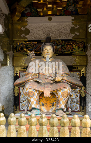 Custode Zuijin statua la Porta Yomeimon al Santuario Toshogu Nikko Giappone Foto Stock