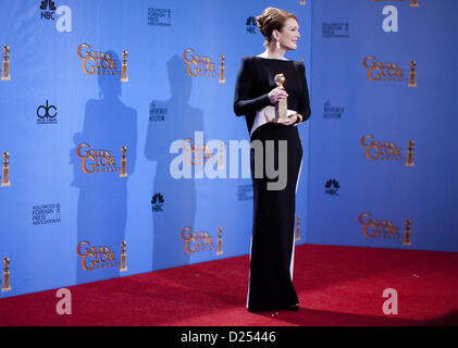 Beverly Hills, in California, Stati Uniti d'America. Il 13 gennaio 2013. L'attrice Julianne Moore, vincitore del miglior attrice in una miniserie o un film realizzati per la televisione per 'gioco cambiare", pone in sala stampa durante il settantesimo Annuale di Golden Globe Awards tenutosi presso il Beverly Hilton Hotel on gennaio 13, 2013 a Beverly Hills, la California..ARMANDO ARORIZO/PI (credito Immagine: © Armando Arorizo/Pi/Prensa Internacional/ZUMAPRESS.com) Foto Stock