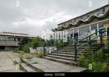 Berlino, Germania, abbandonato ed incolto centro di servizio Foto Stock