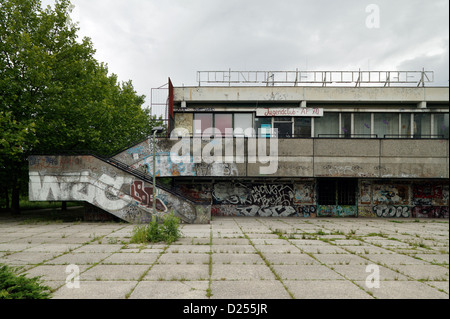 Berlino, Germania, abbandonato ed incolto centro di servizio Foto Stock