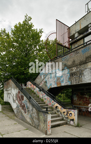 Berlino, Germania, abbandonato ed incolto centro di servizio Foto Stock