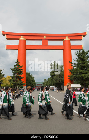 Santuario Heian Torii Gate, Kyoto, Giappone Foto Stock
