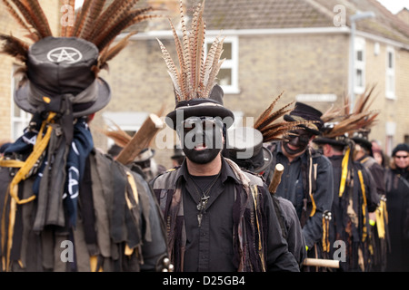 Il Witchmen morris ballerini danzare al Whittlesey orso di paglia festival, Cambridgeshire 2013 Foto Stock