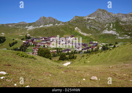 Belle Plagne village nelle Alpi francesi,comune nella Valle Tarentaise, dipartimento della Savoia e la regione Rhône-Alpes, in Francia Foto Stock