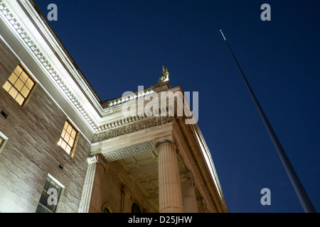 Oggetto Criteri di gruppo di Dublino, O'Connell St, crepuscolo / notte Foto Stock