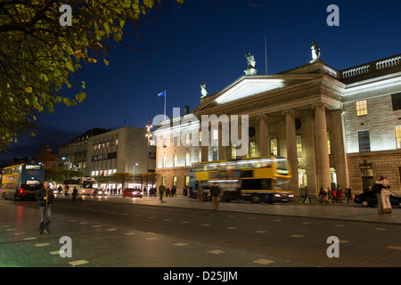 Oggetto Criteri di gruppo di Dublino, O'Connell St, crepuscolo / notte Foto Stock