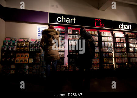 Londra, Regno Unito. Il 15 gennaio 2013. HMV ha annunciato che stava andando in amministrazione dopo che la società ha mostrato risultati finanziari negativi a causa della concorrenza di internet Negozi e supermercati Foto Stock