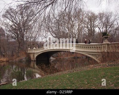 Inverno ponte di prua, al Central Park di New York City, Stati Uniti d'America Foto Stock