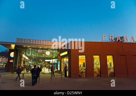 Principali a lunga distanza dalla stazione degli autobus Florenc Praga Repubblica Ceca Europa Foto Stock