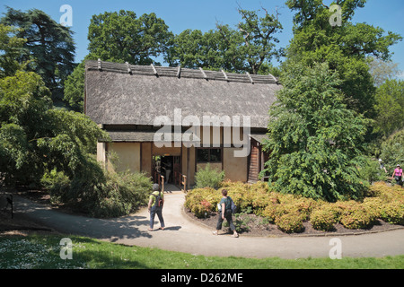 Il Giapponese Minka, un originale giapponese casa colonica, il Royal Botanic Gardens, Kew, Surrey, Inghilterra. Foto Stock