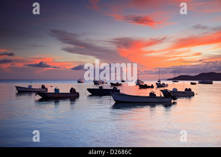 Barche da pesca al tramonto, Esperanza, Vieques, Puerto Rico Foto Stock