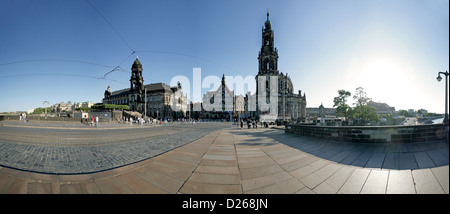 Dresden, Germania, vista dal Augustusbruecke di Schlossplatz Foto Stock