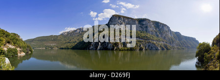 Cancello di ferro, Portile de Fier, un parco nazionale per la Serbia e il rumeno lato del fiume. Il Cazanale Mici, Romania. Foto Stock