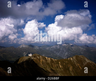 Il Jakobshorn e Jakobshorn seggiovia stazione e hotel dalla Jatzhorn Davos Grigioni Svizzera Foto Stock