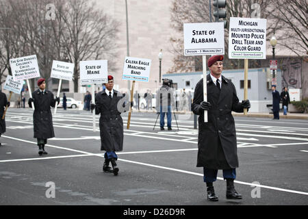 Noi membri di servizio con la Joint Task Force-National Capoluogo della regione di partecipare a una prova generale per le presidenziali Parata inaugurale il 13 gennaio 2012 a Washington, DC. La seconda cerimonia inaugurale per il Presidente Barack Obama avrà luogo in gennaio 21st. Foto Stock