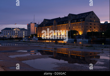 Copenhagen, Danimarca, lo Scandic Front nell'ex pier nella luce della sera Foto Stock