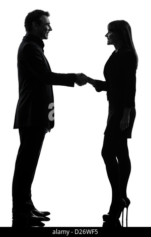 Una giovane donna uomo handshake in silhouette studio isolato su sfondo bianco Foto Stock