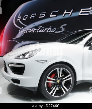 Porsche Cayenne Turbo S è svelato il secondo giorno al North American International Auto Show (NAIAS) a Detroit, STATI UNITI D'AMERICA, 15 gennaio 2013. NAIAS aperto ufficialmente il 14 gennaio 2013 ed è aperto per il pubblico in generale dal 19 gennaio al 27 gennaio 2013. Foto: Uli Deck Foto Stock