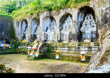 Il tempio Gunung Kawi o Valle dei Re Balinesi è un tempio e un complesso funerario nella città di Tampaksiring. Foto Stock