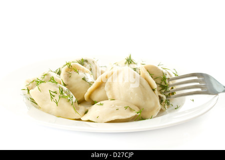 Gnocchi con finocchio su una piastra su sfondo bianco Foto Stock