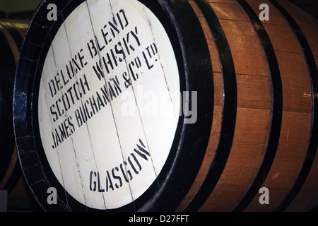 Whisky canna dalla società scozzese James Buchanan & Co Ltd da Glasgow sul display al Riverside Museum Glasgow Foto Stock