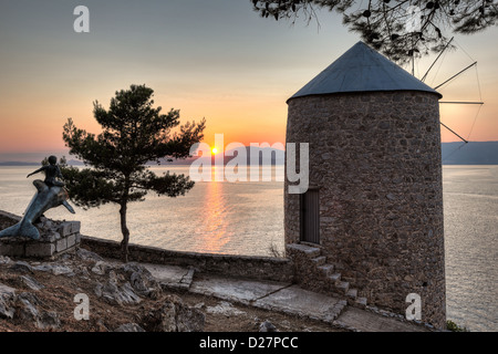 Tramonto da un mulino a vento a Hydra Island, Grecia Foto Stock