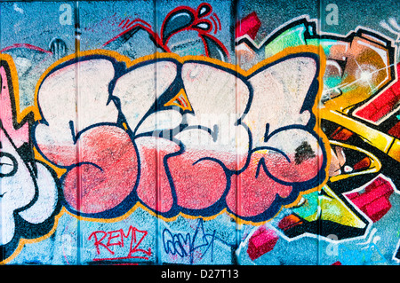 Graffiti street art tag su un muro, REGNO UNITO Foto Stock