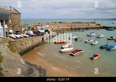 Porto dalle scogliere New Quay Galles Ceredigion REGNO UNITO Foto Stock