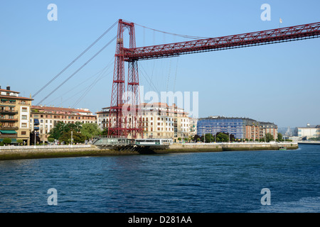 Il Ponte di Vizcaya (Bizkaiko Zubia) o Puente de Vizcaya. Transporter ponte che attraversa il fiume Nervion (Pais Basco, Spagna) Foto Stock