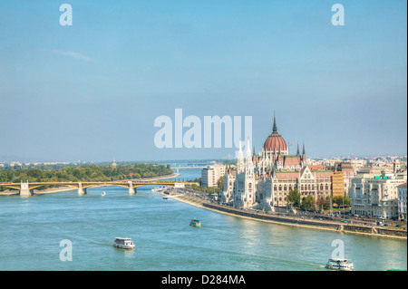 Hungarian Parliament building in Budapest, Hungary on a sunny day Foto Stock