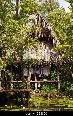 Guatemala, lago Izabal. I popoli indigeni abitazione sul lago Izabal (Lago de Izabal), Guatemala. Foto Stock