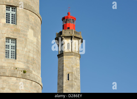 Il vecchio Tour Vauban e il nuovo faro Phare des Baleines sull'isola Ile de Ré, Charente-Maritime, Francia Foto Stock