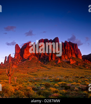 Fantastici tramonti/albe nel Deserto di Sonora dell'Arizona. Stati Uniti d'America Superstition Mountains. Foto Stock