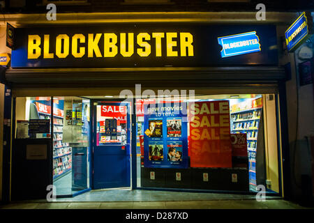 16 gennaio 2013 UK Film e video giochi società di noleggio blockbuster hanno chiamato in amministratori Deloitte, mettendo il futuro di 528 negozi che impiegano 4190 personale in pericolo. Foto Stock