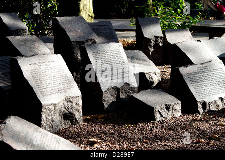 Lapidi/lapidi presso il Memoriale dell'Olocausto in Sheepshead Bay, Brooklyn, New York. Foto Stock