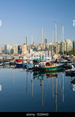 COAL HARBOUR DAL ROYAL VANCOUVER YACHT CLUB PARCO STANLEY skyline di downtown Vancouver British Columbia CANADA Foto Stock