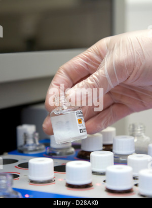 Essen, Germania, Zytologieassistentin riempito la coagulazione analyzer Foto Stock