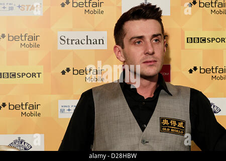 Londra, Regno Unito. 16 gennaio 2013. Mark Selby al post partita intervista dopo l'azione contro Stuart Bingham durante il giorno quattro del Masters Snooker da Alexandra Palace. Credit: Azione Plus immagini di Sport / Alamy Live News Foto Stock